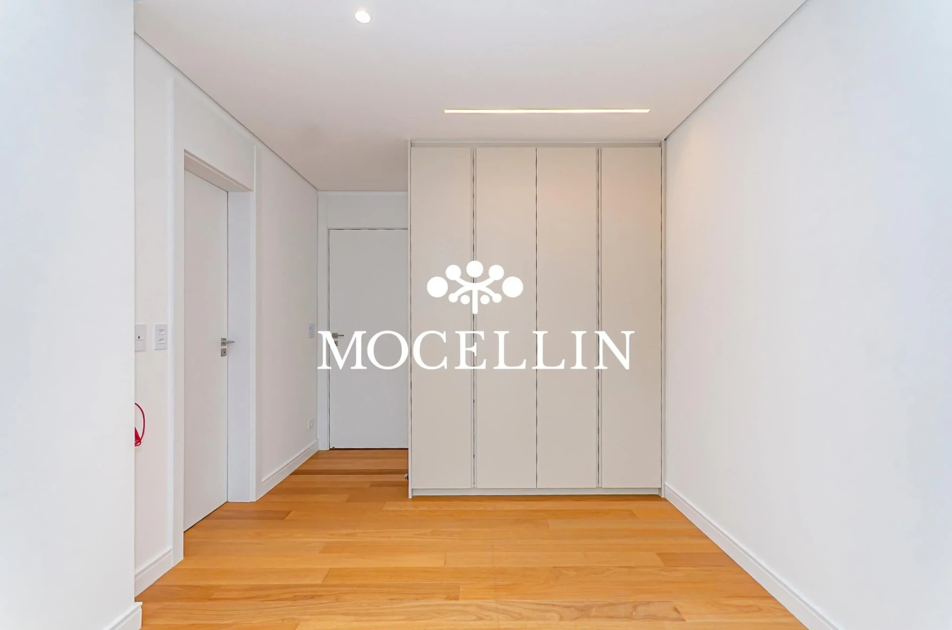 Floor-to-ceiling windows in a 3-bedroom apartment, 242 m² — photo 9