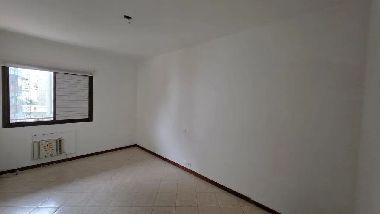 One-bedroom apartment in a building with a sauna — photo 10