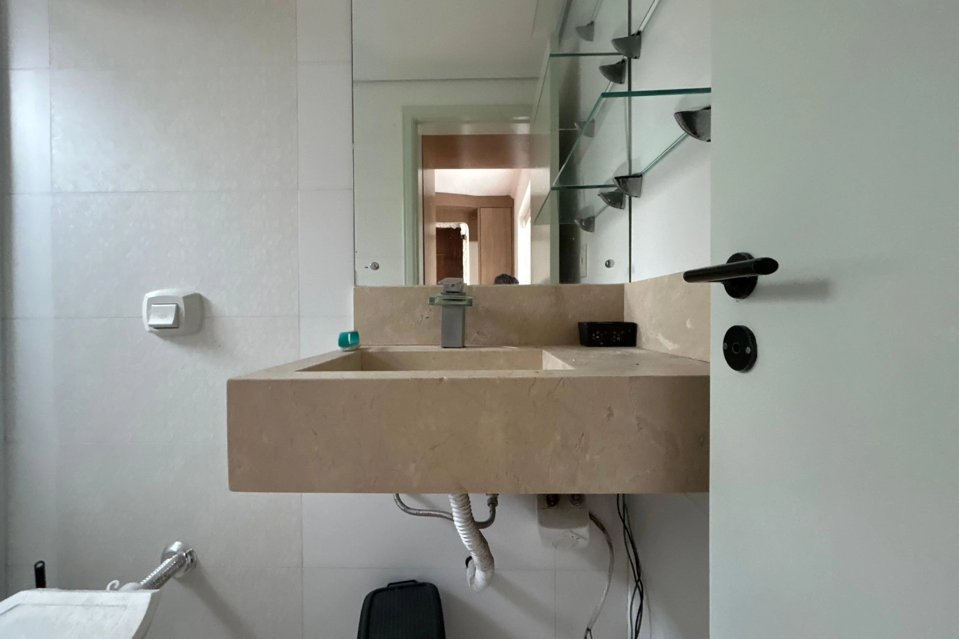Glass-enclosed balcony in a 3-bedroom apartment, 108 m² — photo 41