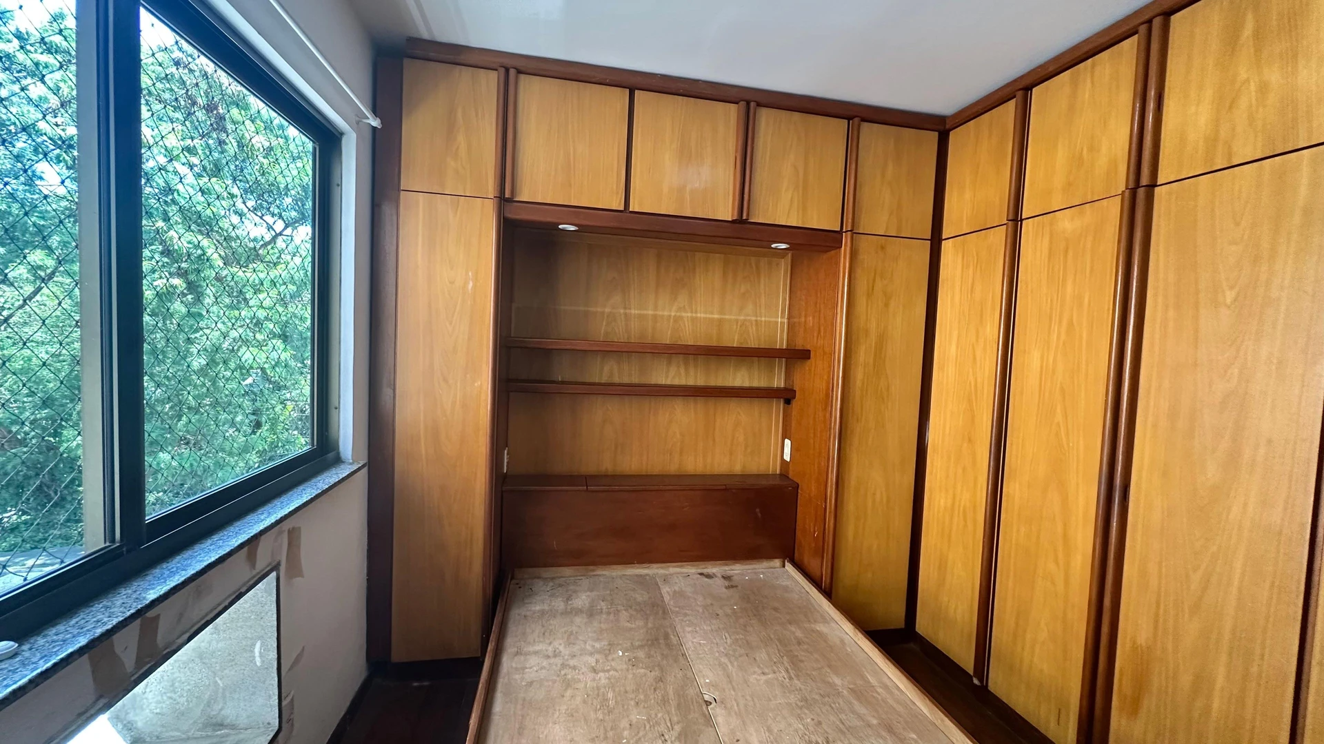 Apartment with built-in wardrobes and a balcony — photo 22