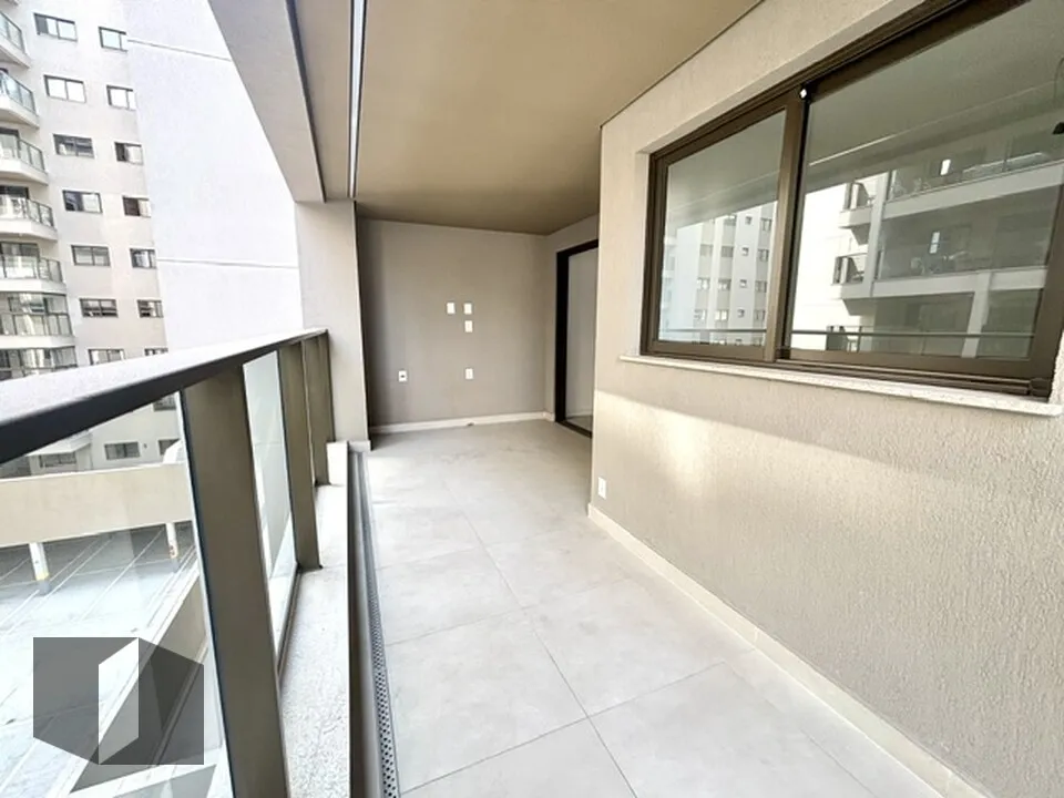 3-bedroom apartment with balcony and city view — photo 11