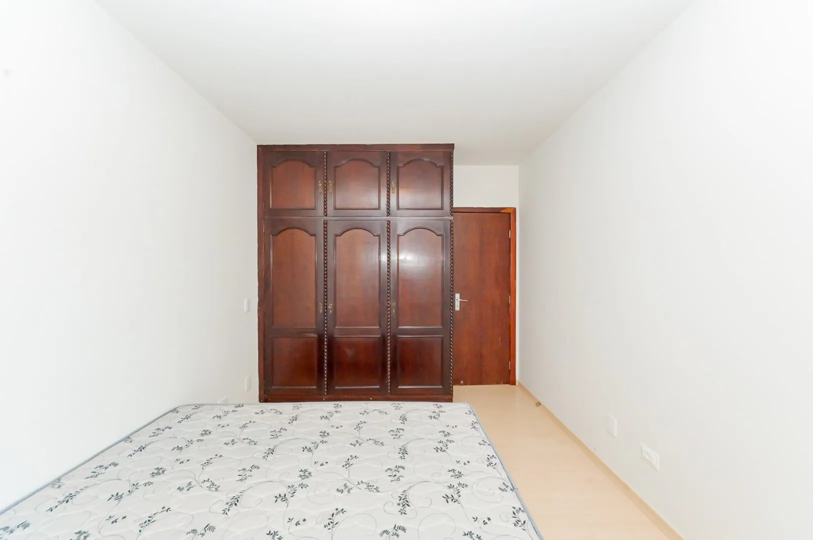 4-bedroom 239 m² apartment with 2 parking spots and 1 suite — photo 3
