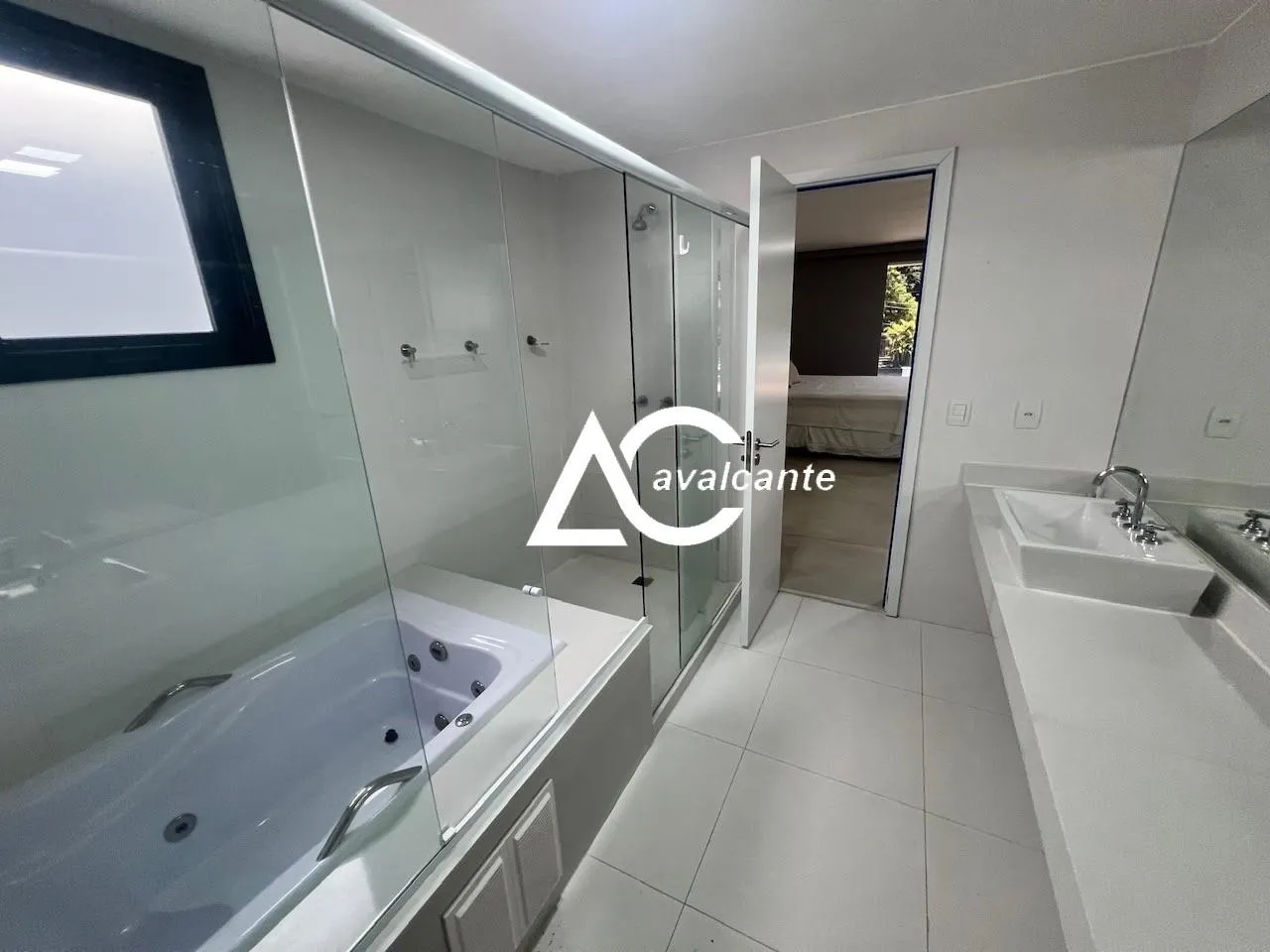 Unfurnished house with 5 bedrooms and 5 bathrooms — photo 33