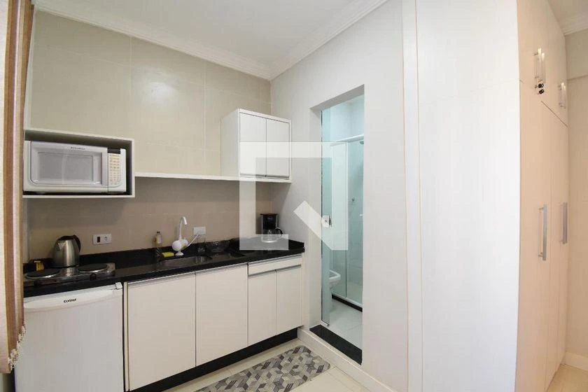 22 m² studio with air conditioning and a glass shower — photo 4