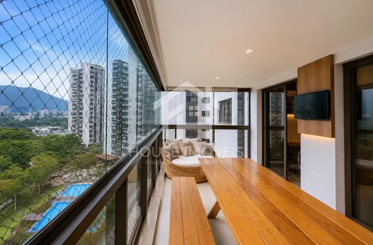 3-bedroom apartment with 5 bathrooms and a glass balcony — photo 8