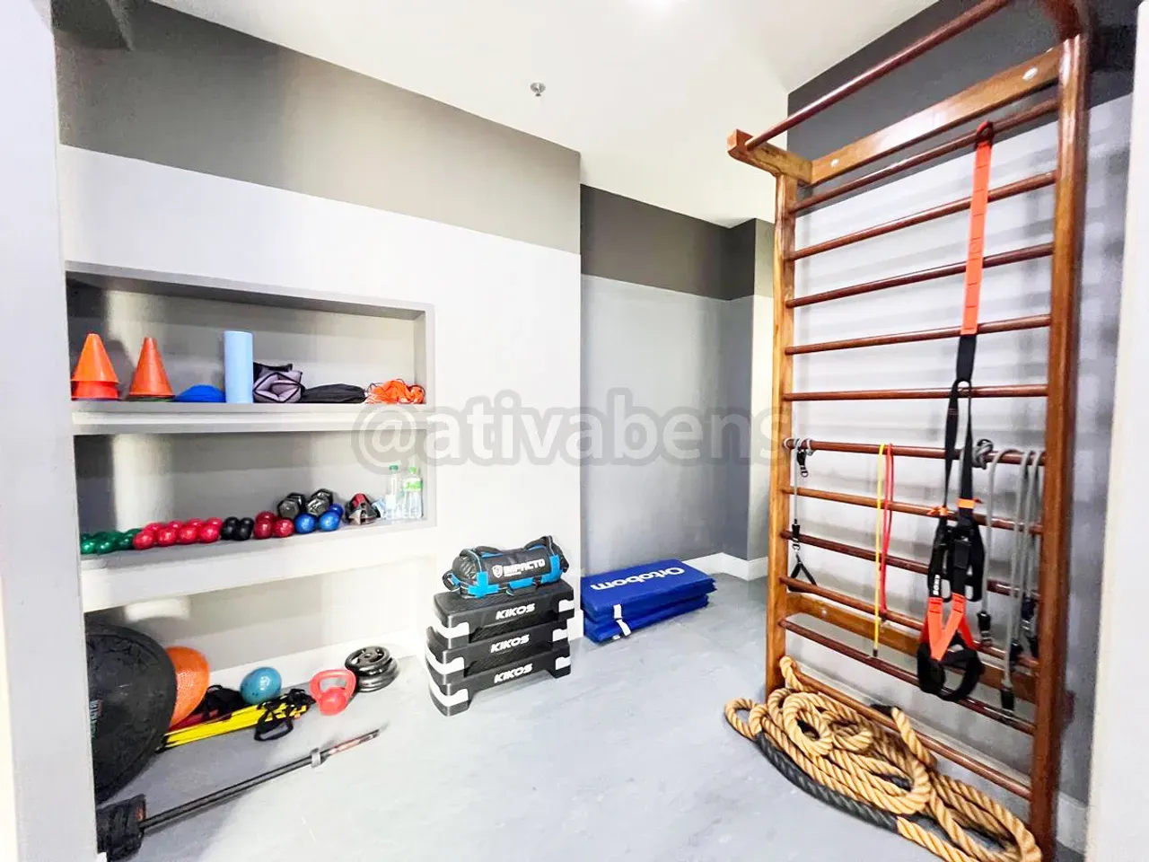 Furnished 1-bedroom apartment with 37 m² on the 19th floor — photo 26