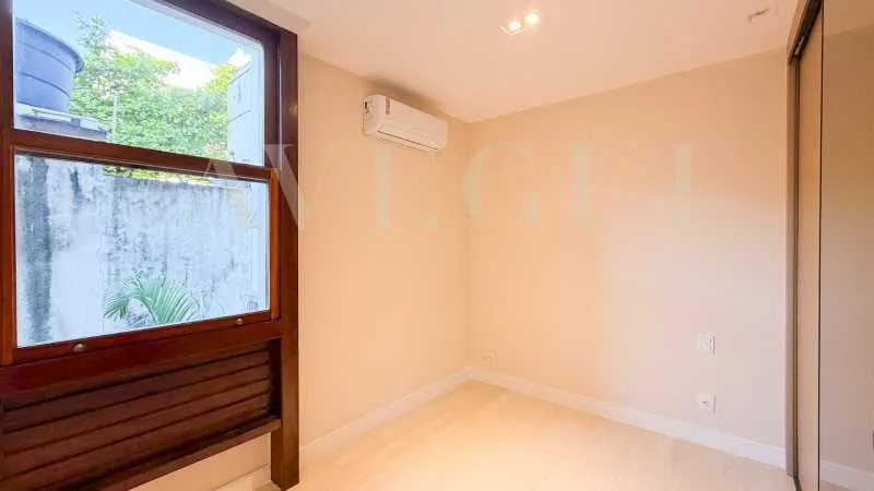 Floor-to-ceiling windows in a 3-bedroom apartment, 170 m² — photo 3