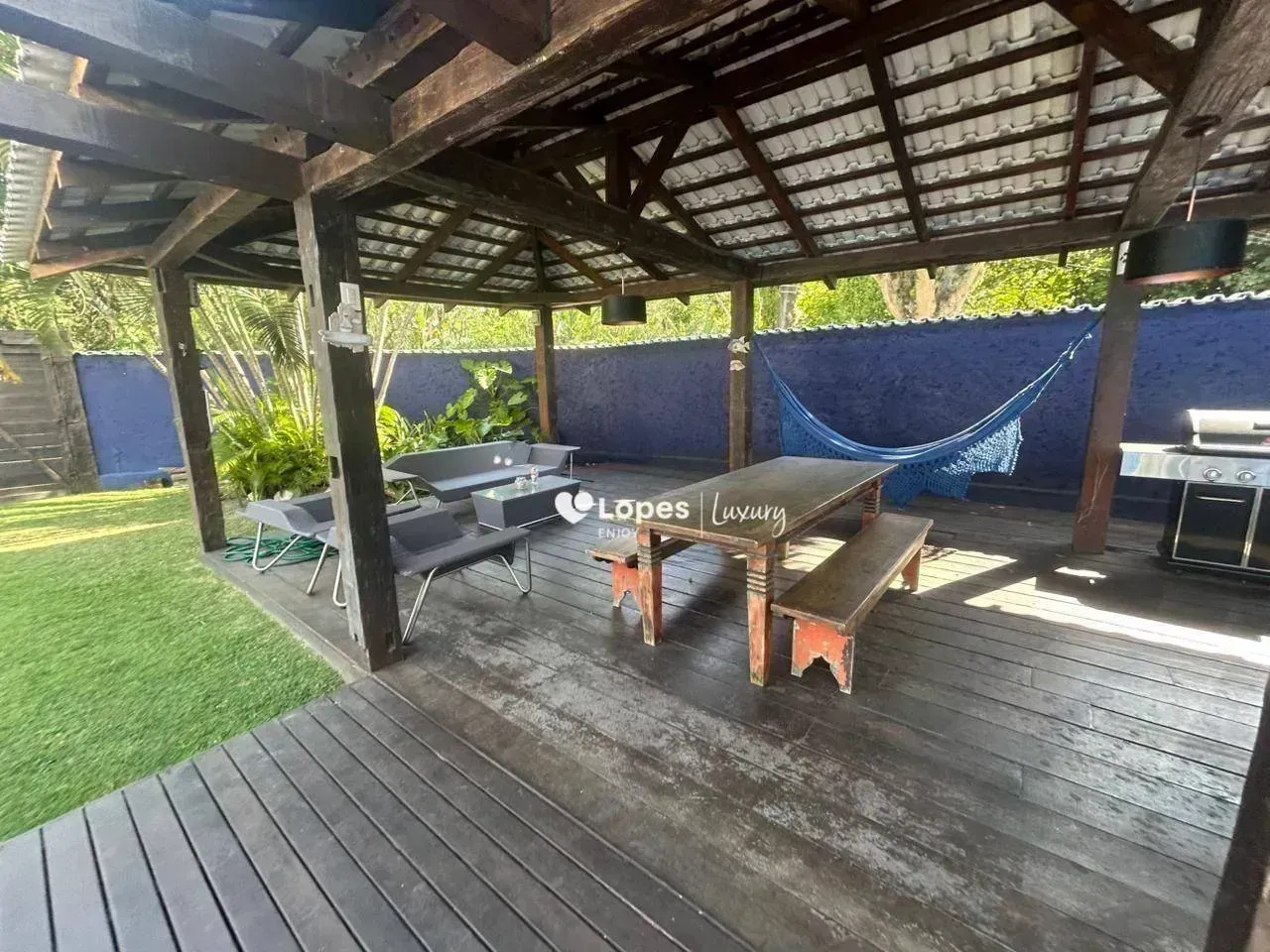 Furnished house with 4 bedrooms and 620 m² — photo 43