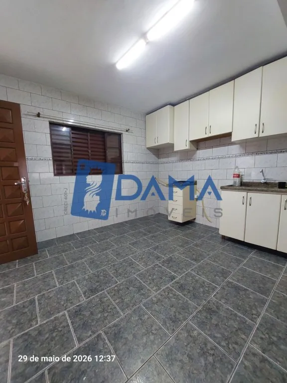 4-bedroom townhouse with separate, closed kitchen — photo 13