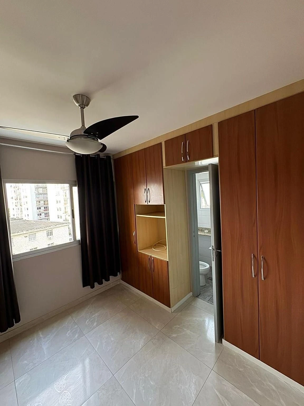 Apartment with 3 bedrooms and 4 bathrooms, balcony sink — photo 17