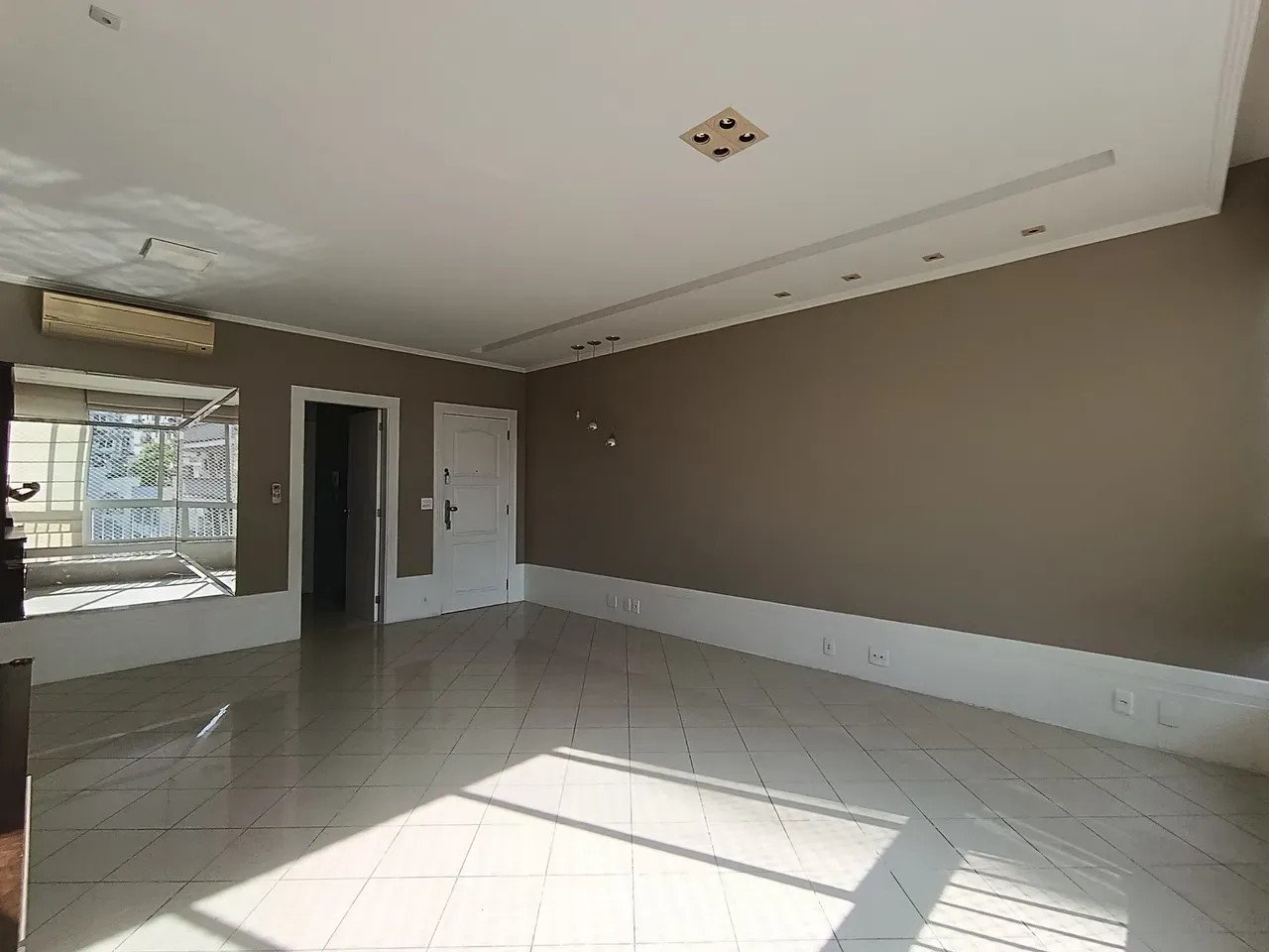 Unfurnished apartment with 3 bedrooms and 1 bathroom — photo 9