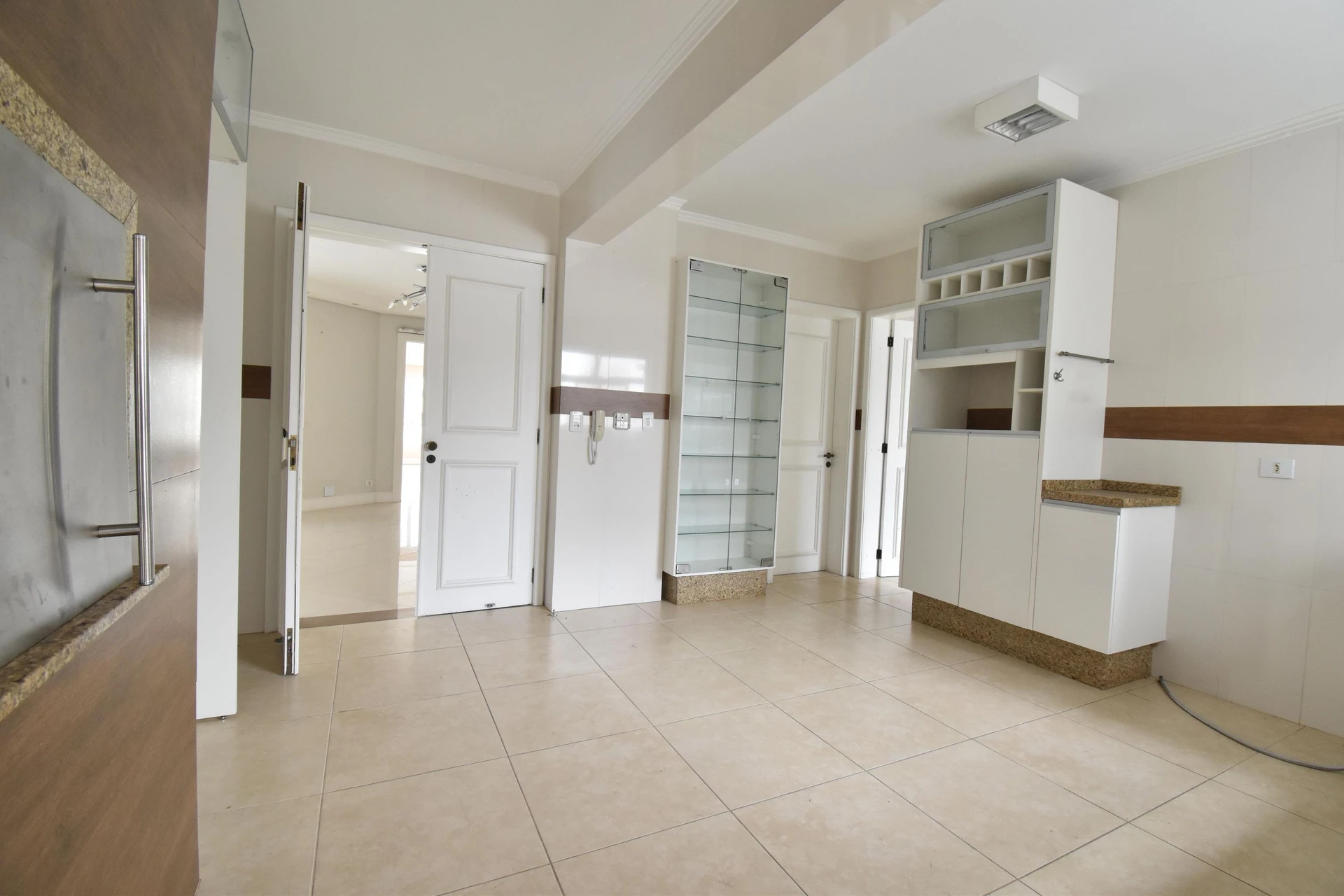 4-bedroom apartment with a jacuzzi — photo 57