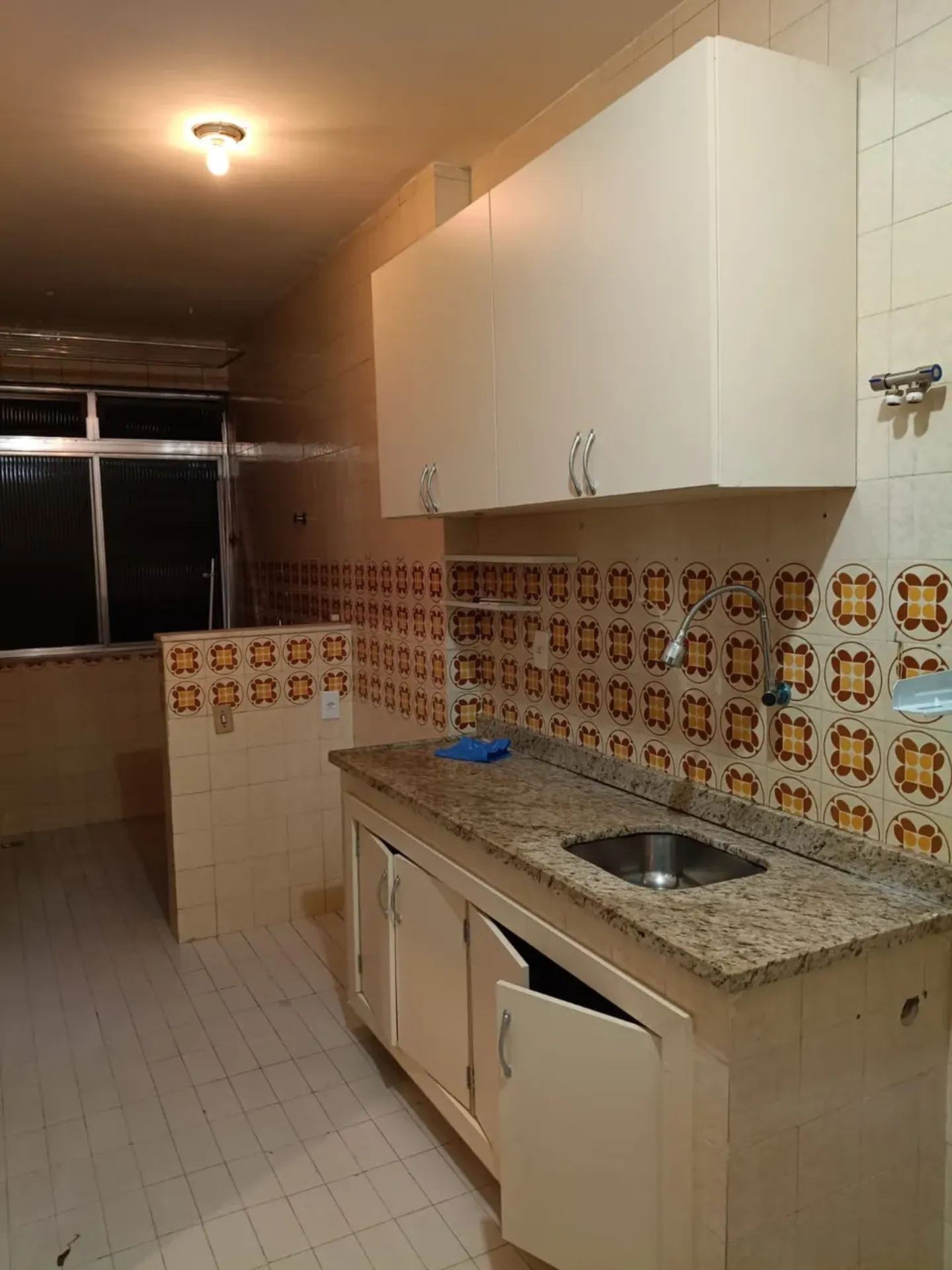Деревянный пол или ламинат и 2 спальни: квартира 80 м²