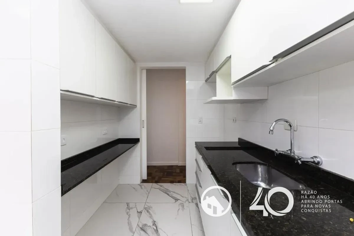 2-bedroom apartment with wood or laminate floors in Curitiba — photo 10