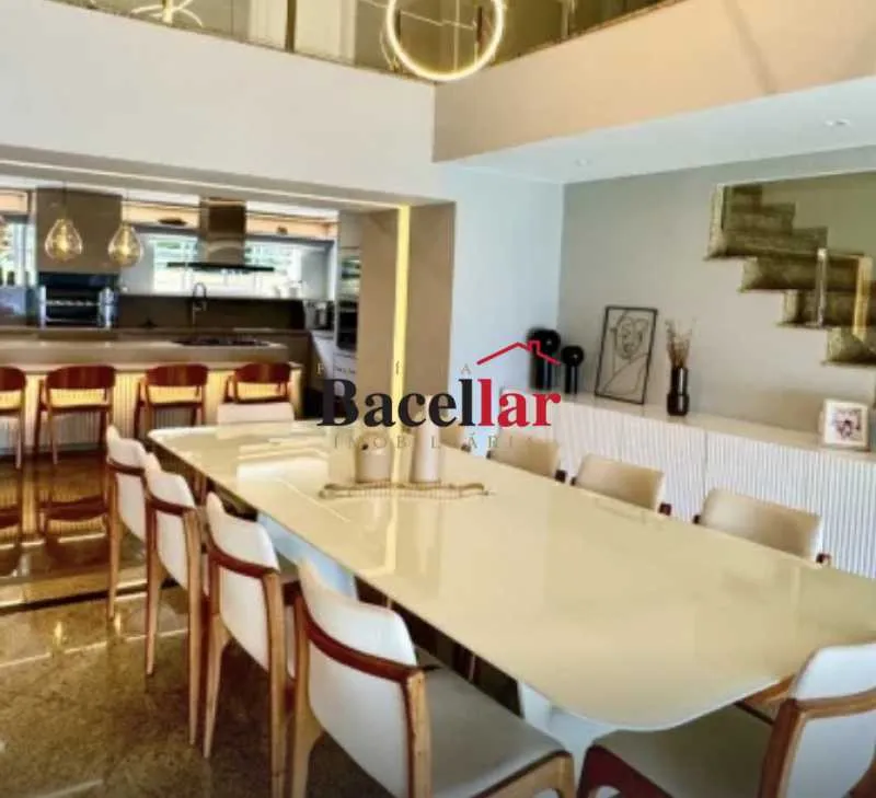 Floor-to-ceiling windows in a 5-bedroom house, 768 m² — photo 6