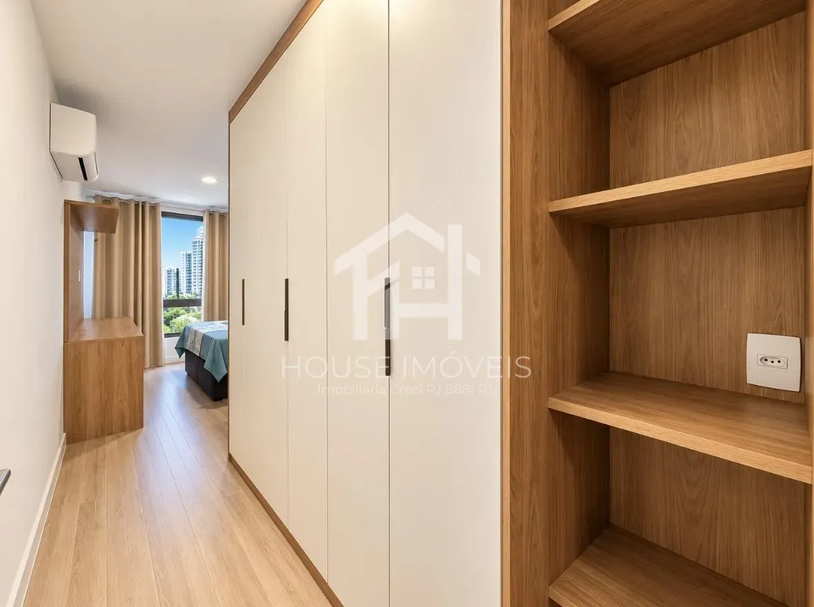 Walk-in closet in a 2-bedroom apartment, 87 m² — photo 12