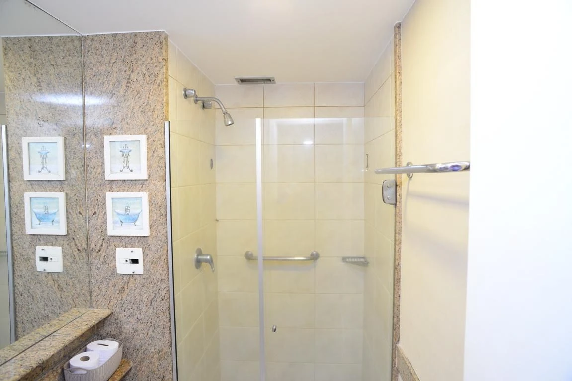 Apartamento de 1 quarto com varanda e box de vidro — photo 8