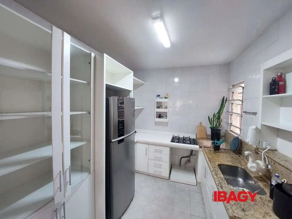 3-bedroom apartment with a washing machine — photo 5
