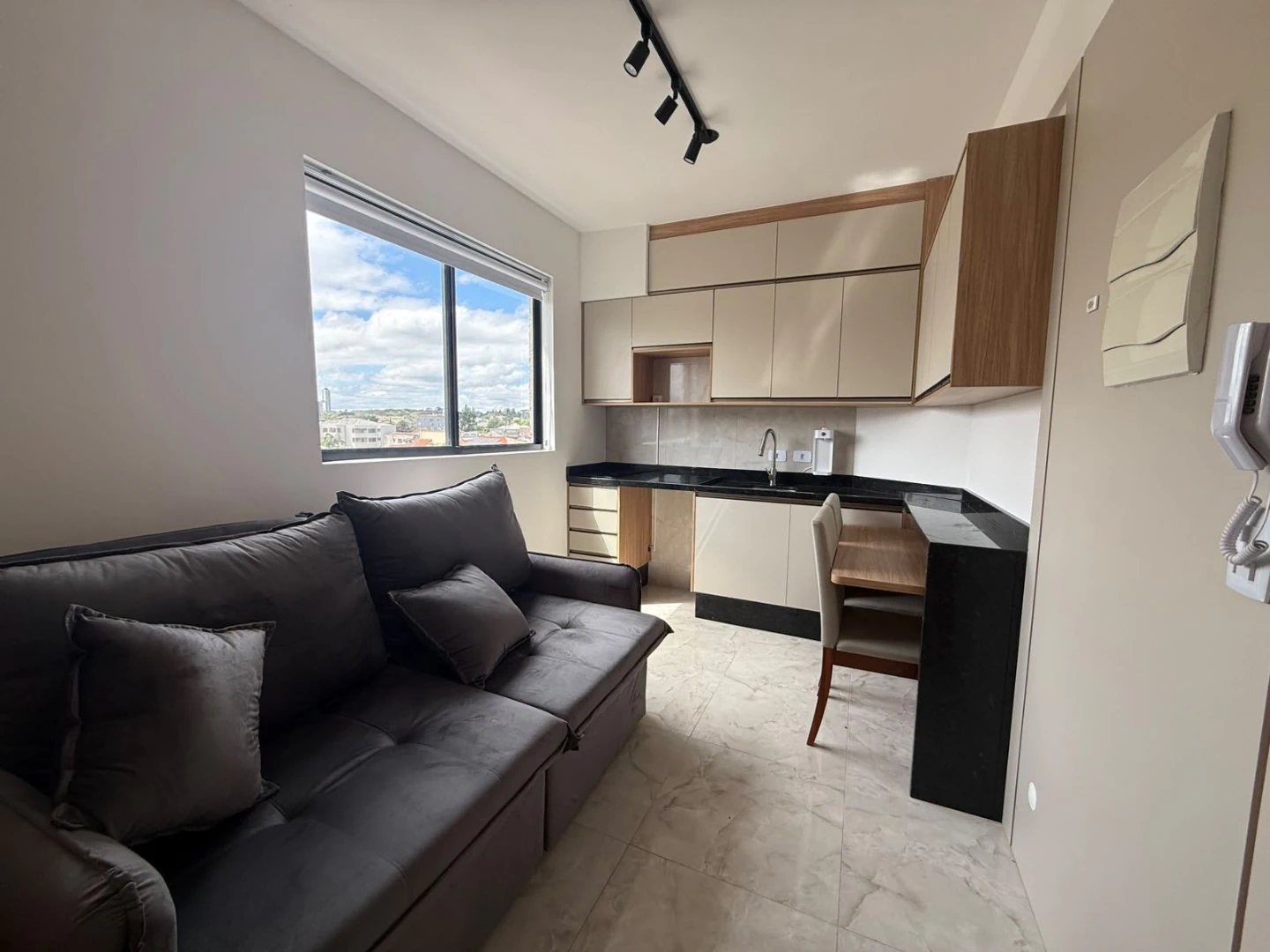 Furnished 1-bedroom apartment with 26.9 m² and parking — photo 6