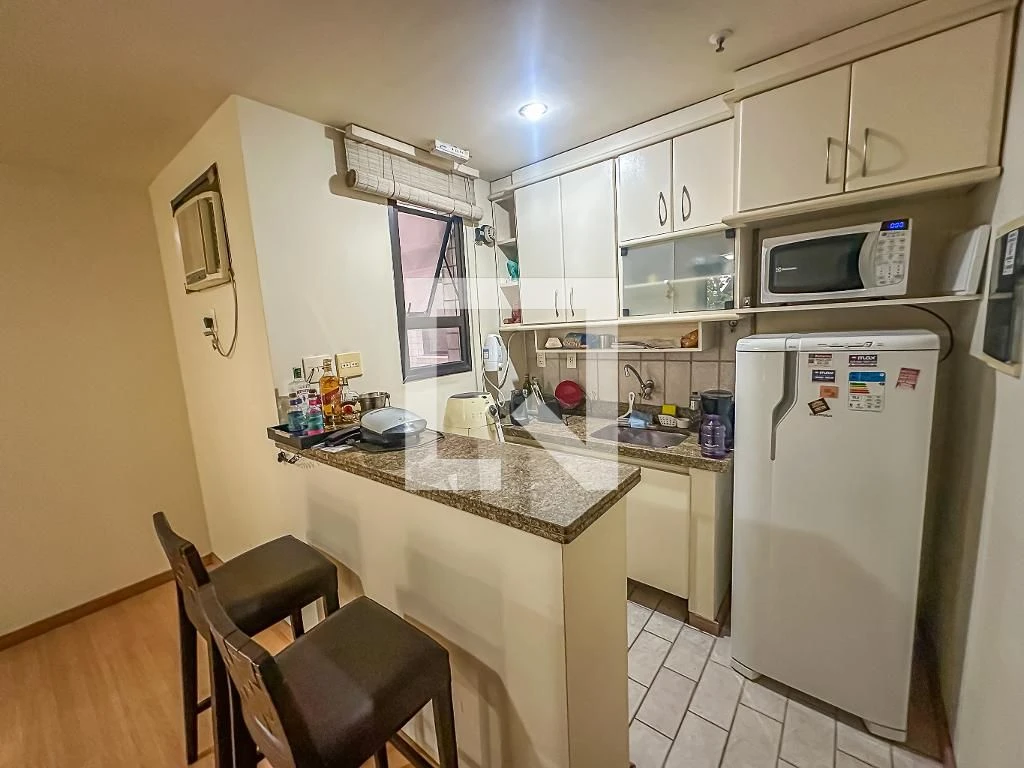 Furnished 2-bedroom apartment with built-in wardrobes — photo 28