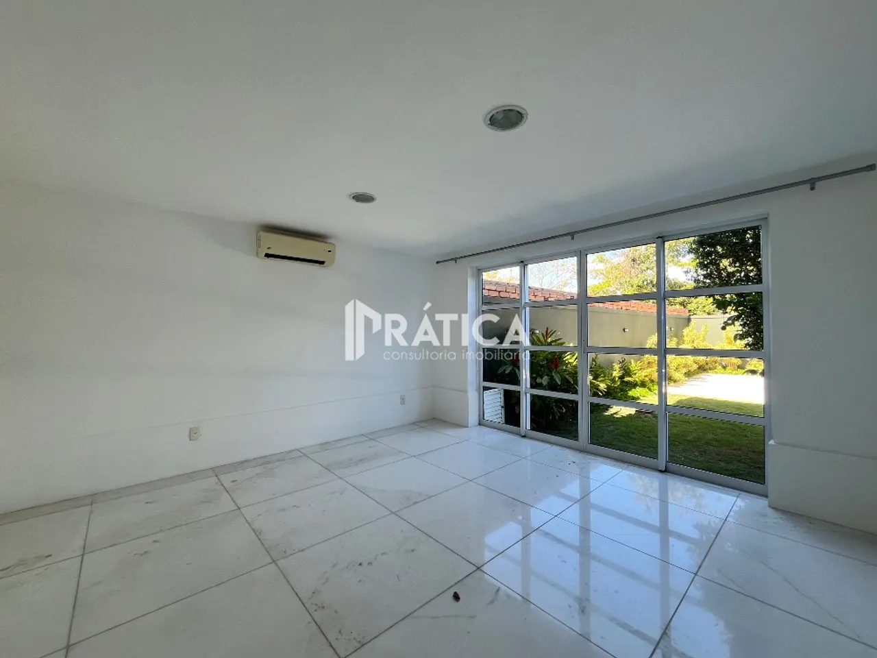 House with 5 bedrooms and a 24-hour concierge — photo 11