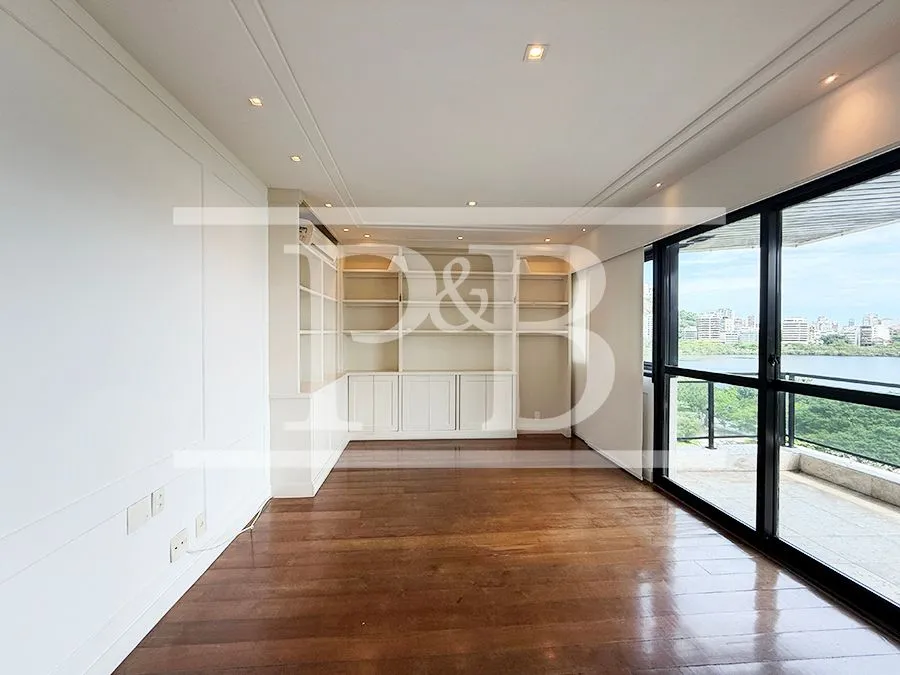 Furnished apartment, 230 m², with a bathtub — photo 25