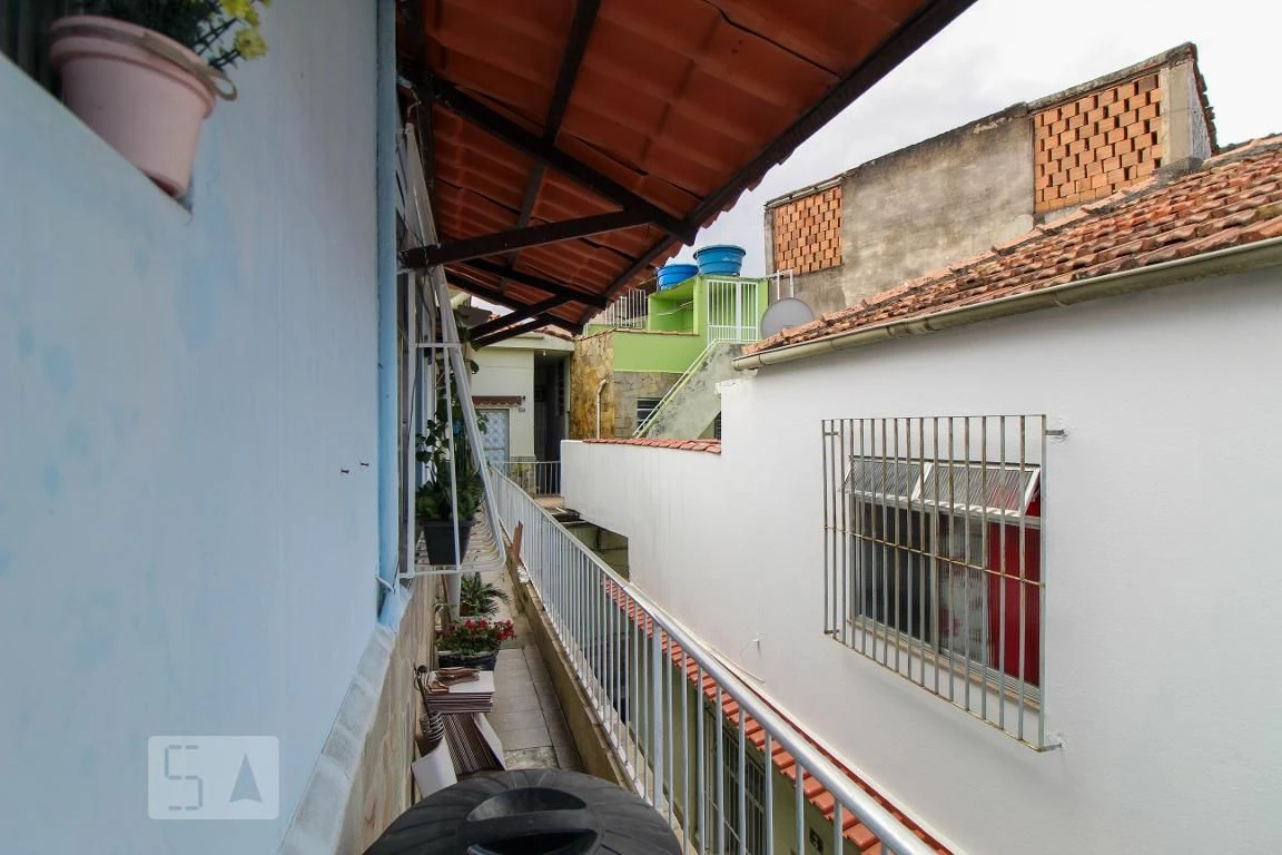 Furnished 2-bedroom apartment with balcony and laundry area — photo 3