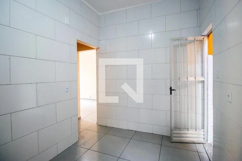 Balcony with a grill in a 2-bedroom house, 100 m² — photo 28