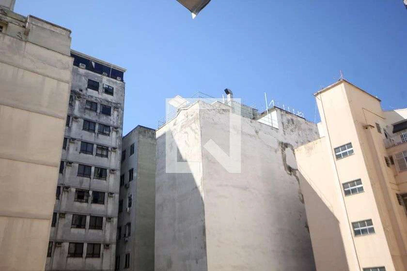 Kitnet mobiliada com máquina de lavar e armários embutidos — photo 18