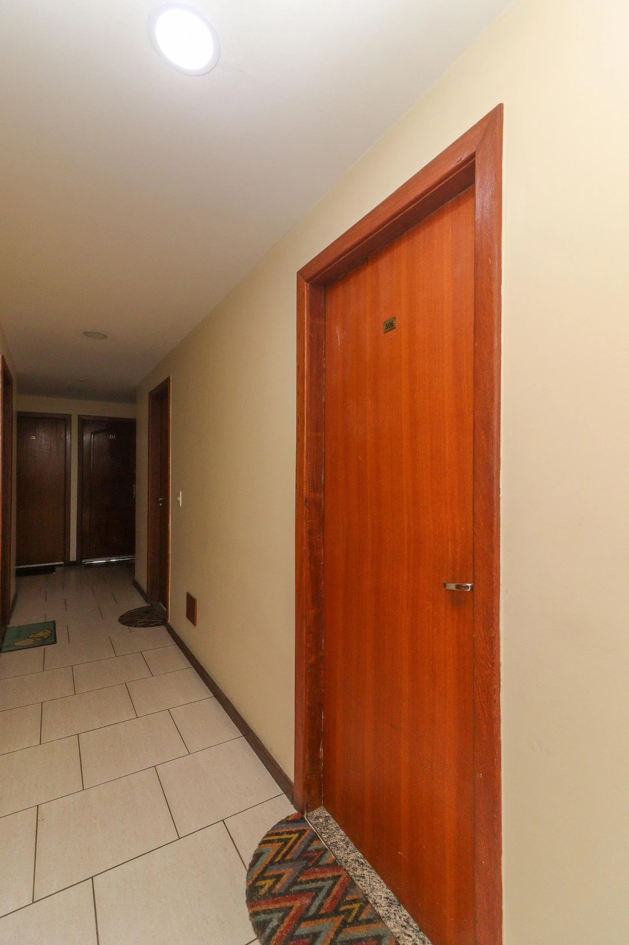 105 m² apartment with a home office and a washing machine — photo 55