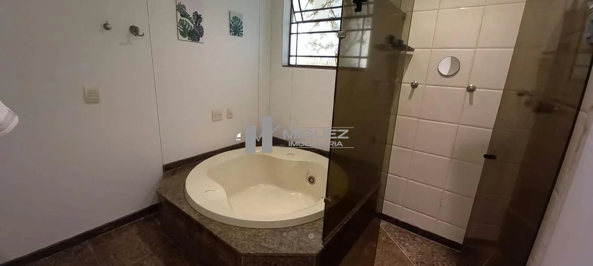 Apartamento de 190 m² com 3 quartos e vaga, cozinha fechada — photo 5
