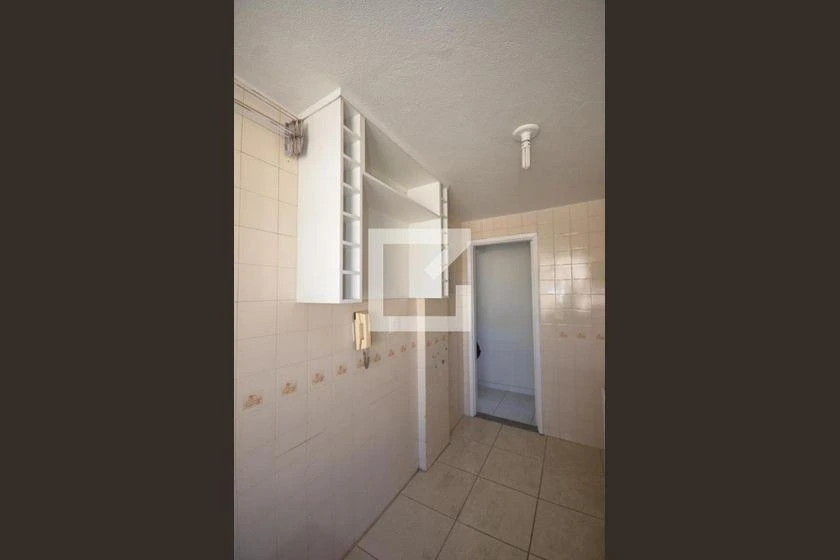 2-bedroom apartment with a glass shower box and pets allowed — photo 19