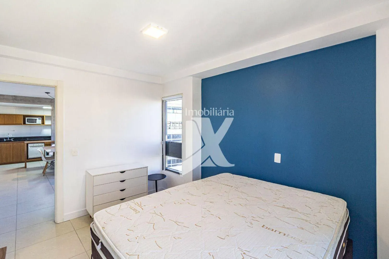 Furnished 2-bedroom apartment with open-plan kitchen — photo 14