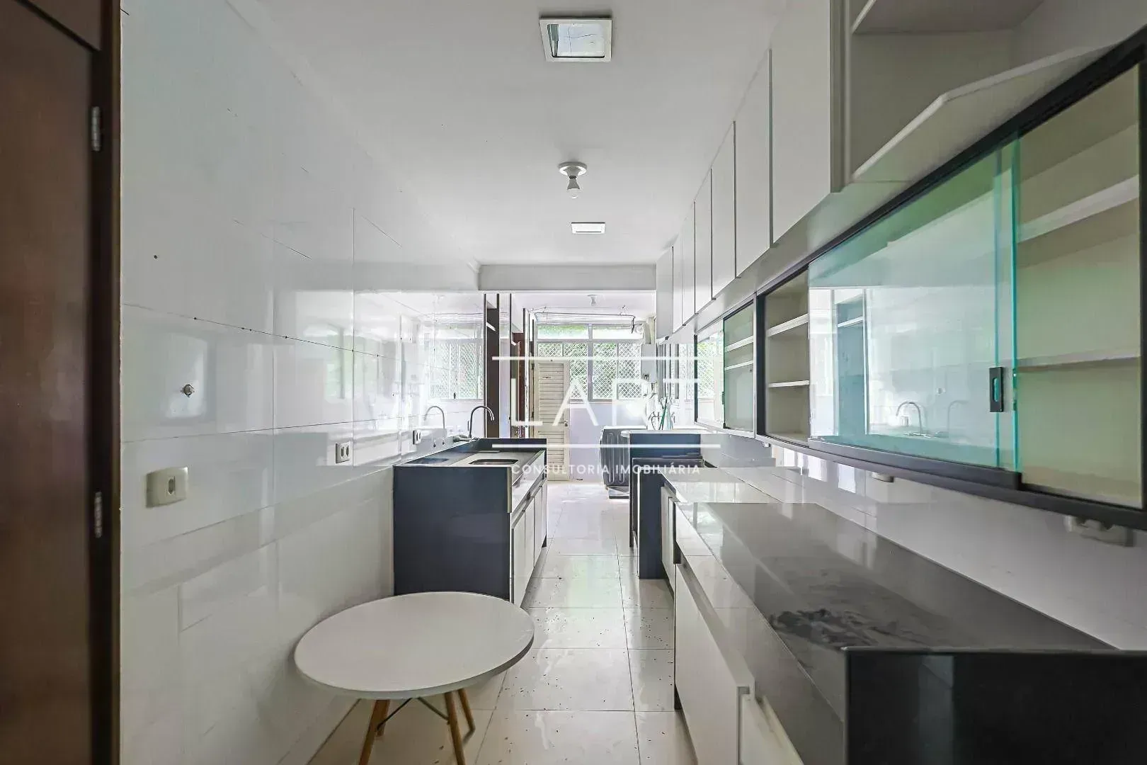3-bedroom apartment with glassed-in balcony and 160 m² — photo 32