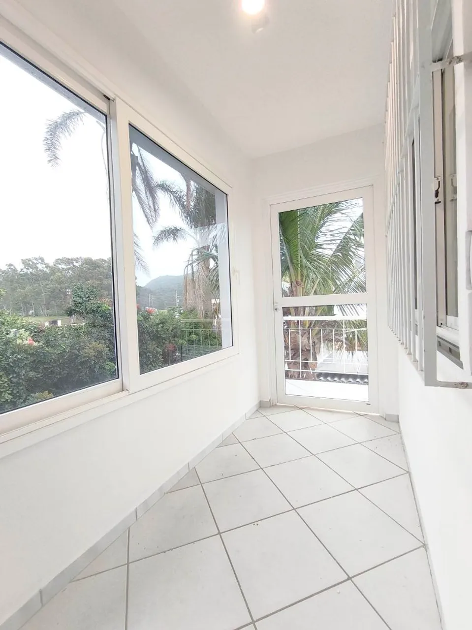 One-bedroom apartment in a building with a pool — photo 7