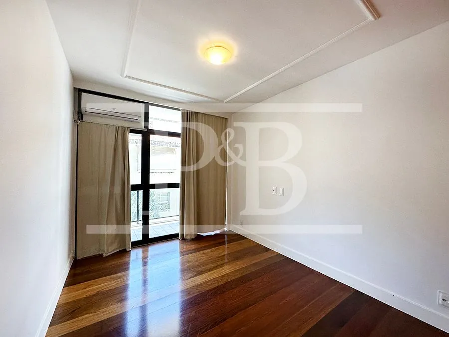 300 m² apartment with 4 bedrooms and 4 parking spots — photo 9