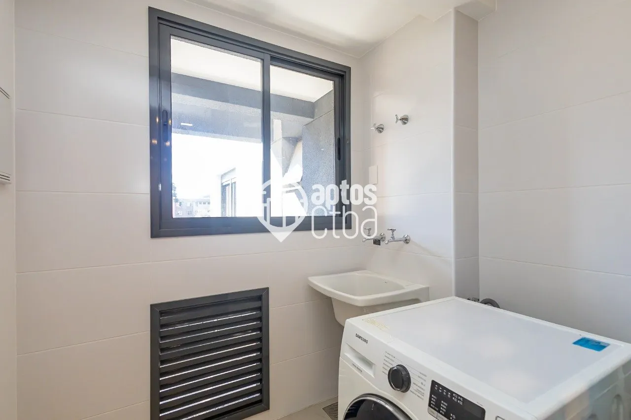 Glass-enclosed balcony in a 2-bedroom apartment, 81 m² — photo 7