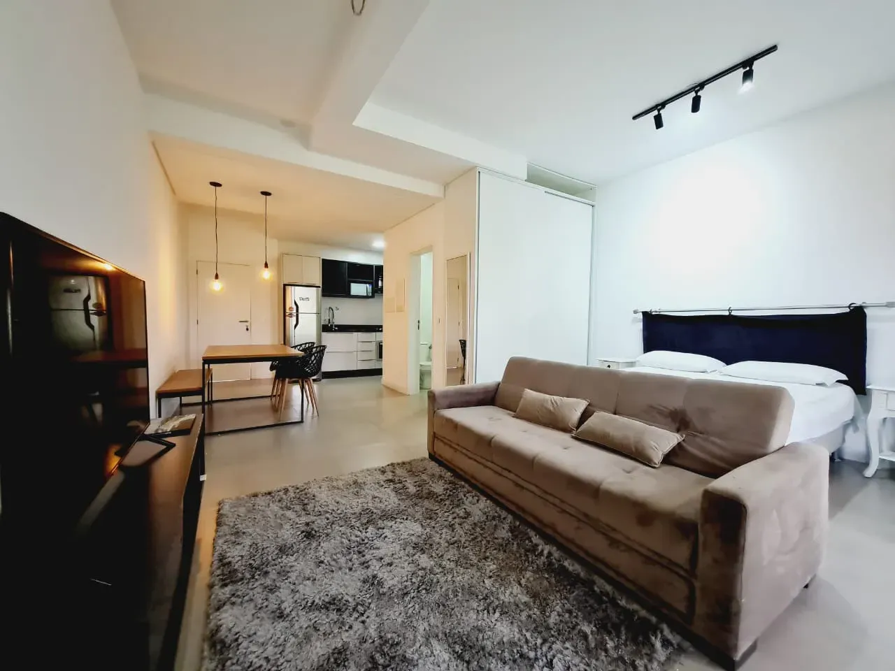 Studio with balcony grill and included parking spot — photo 32