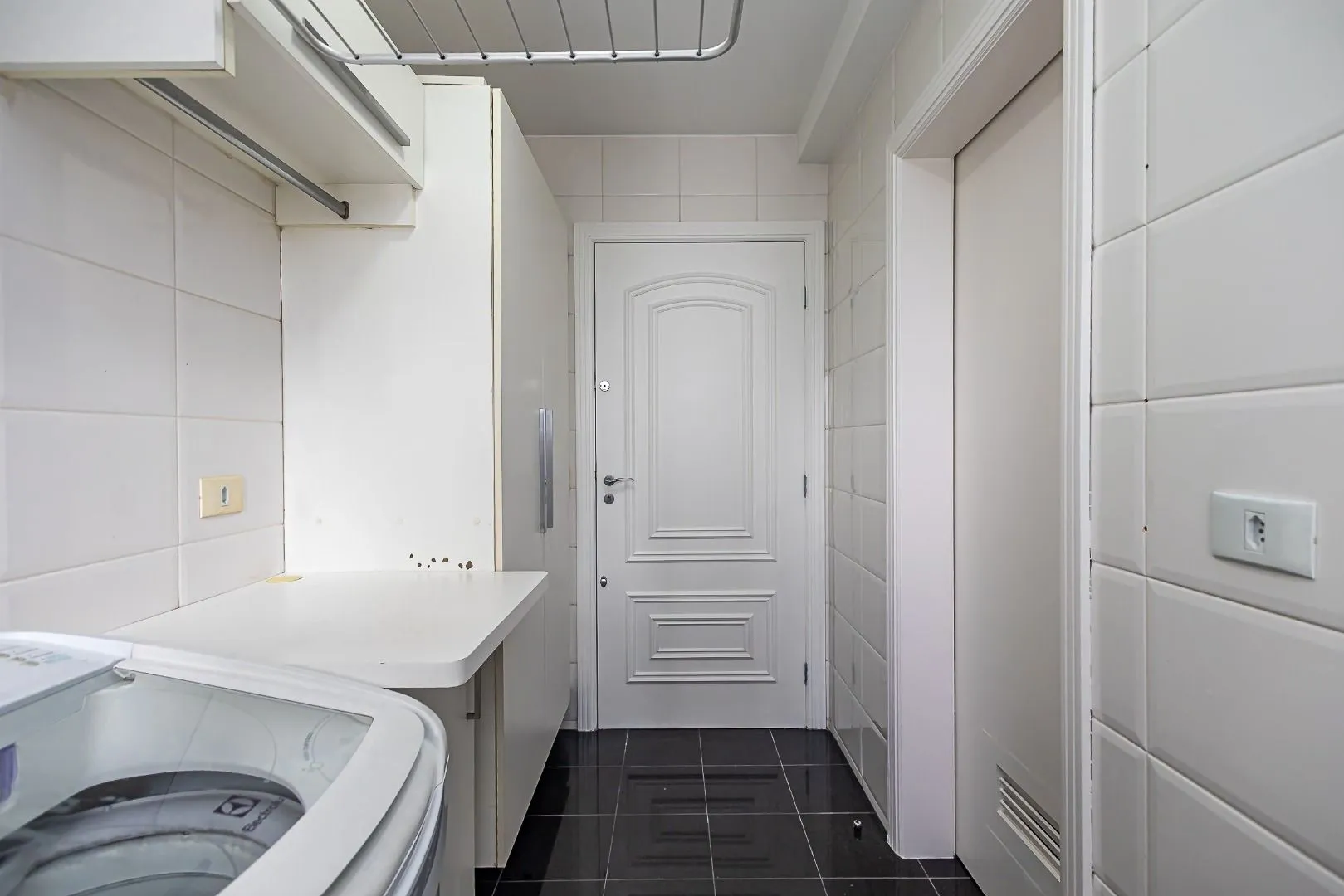119 m² apartment with floor-to-ceiling windows and a bathtub — photo 44