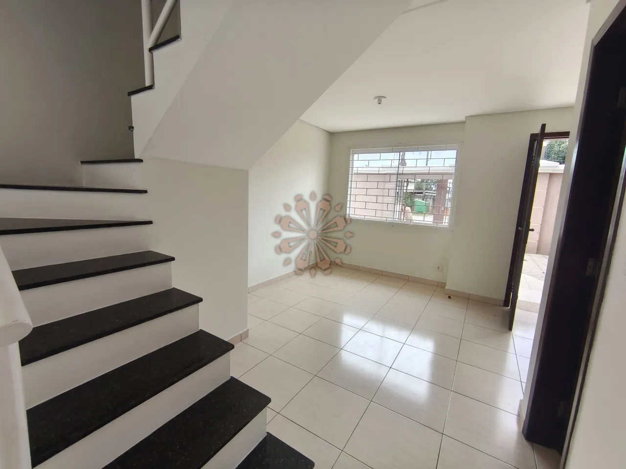 House with 3 bedrooms and 3 bathrooms across 250 m² — photo 12
