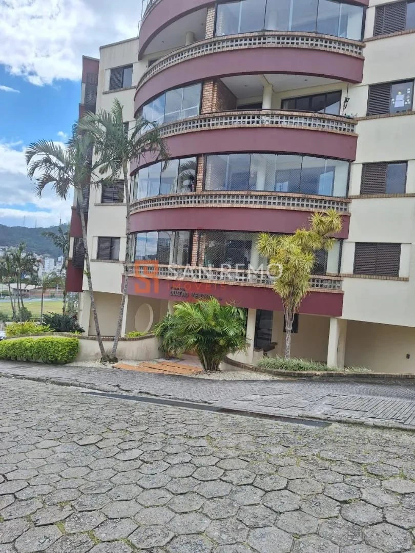 2-bedroom apartment with a mountain view in Florianópolis — photo 17