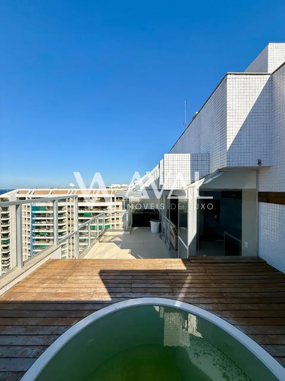 190 m² duplex penthouse with 3 suites and pool — photo 3