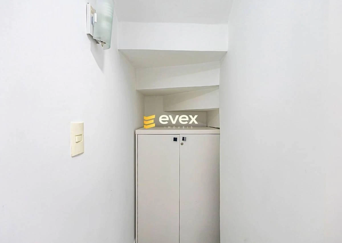 House with 3 bedrooms and open kitchen with gas stove