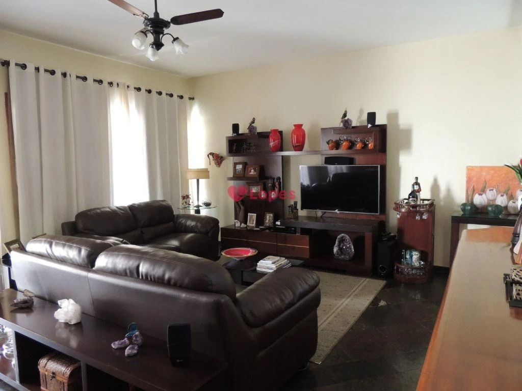 Mountain view in a 4-bedroom house, 431 m² — photo 26