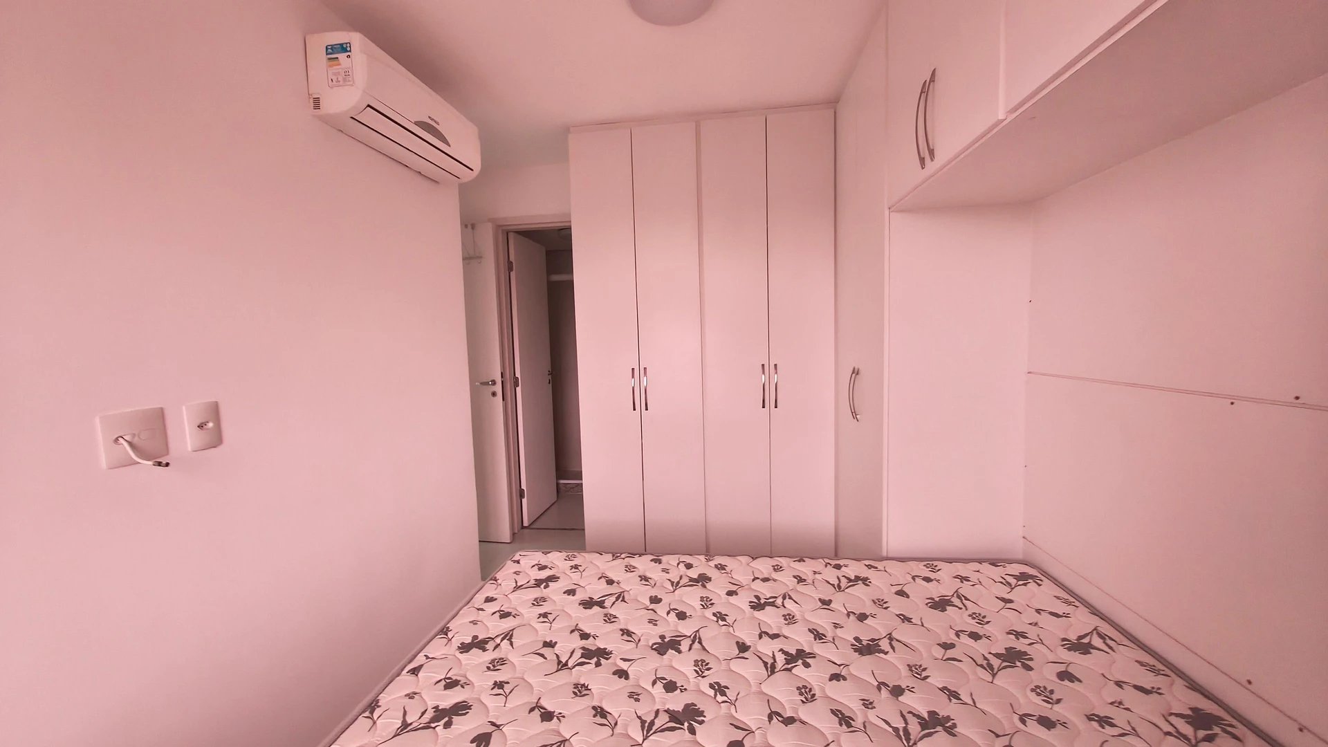 Glass-enclosed balcony in a 2-bedroom apartment, 70 m² — photo 7
