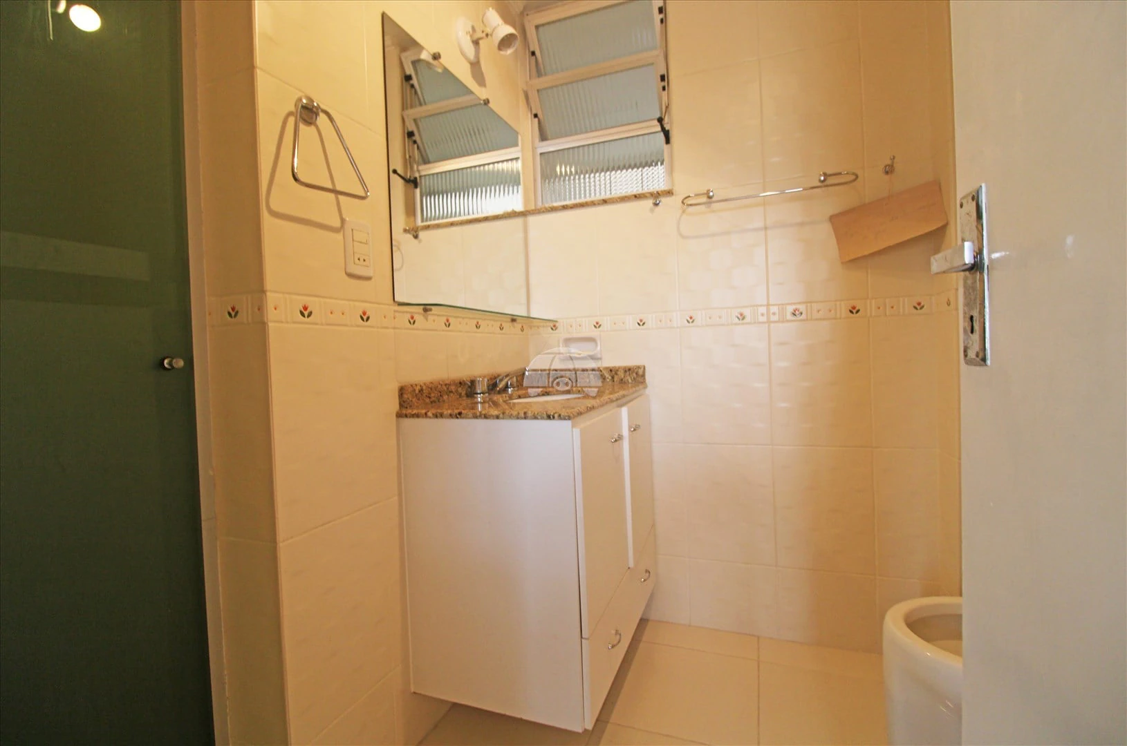 2-bedroom apartment with wood or laminate floors in Curitiba — photo 16