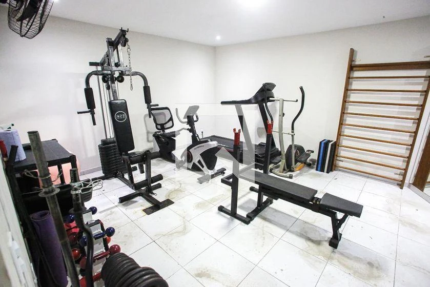 2-bedroom apartment in a building with a gym — photo 6