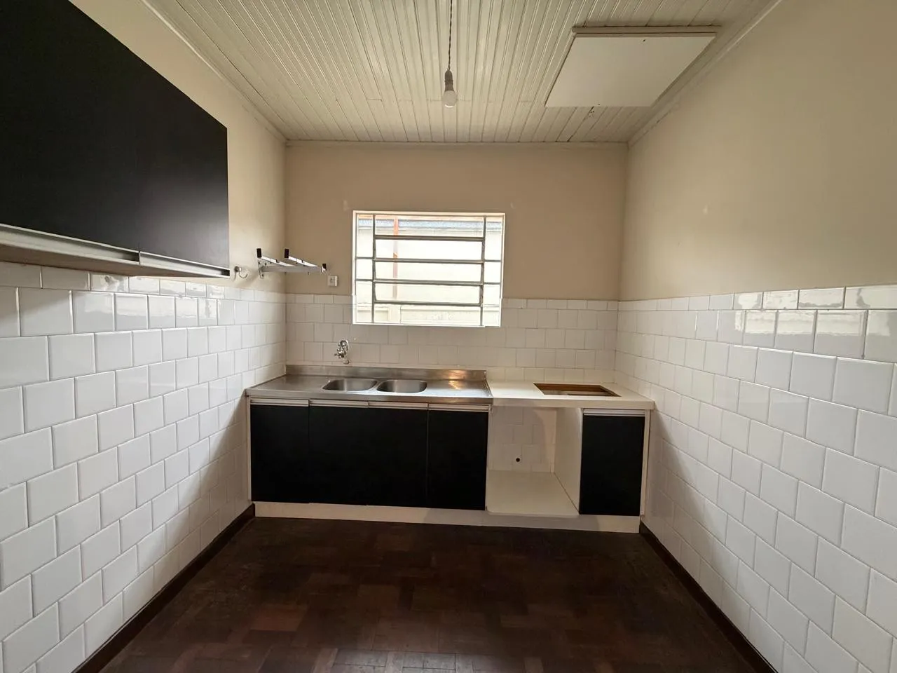 Wood or laminate floors in a 2-bedroom house, 82 m² — photo 2