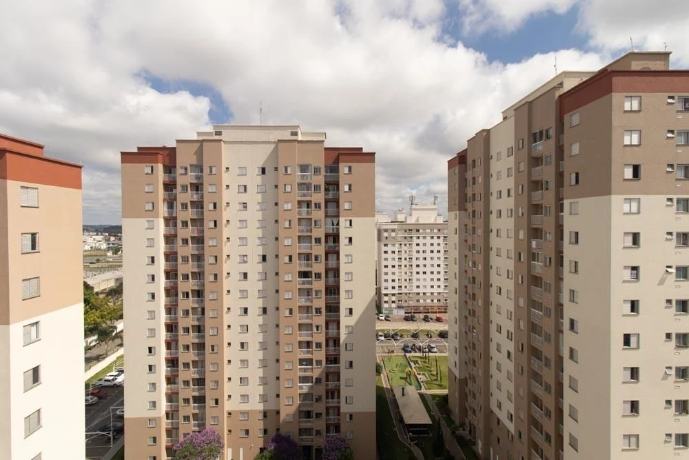 2-bedroom apartment in a building with a gym — photo 9