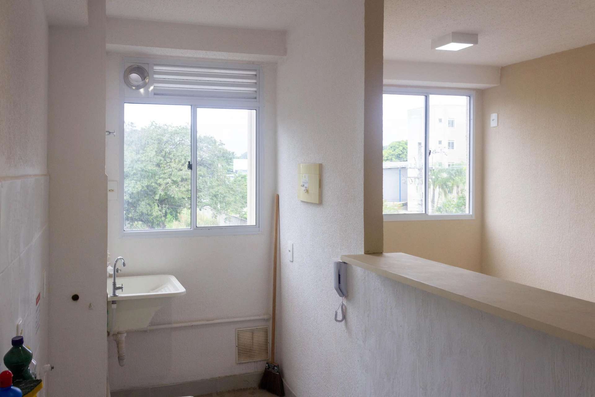 2-bedroom apartment in a building with a gym — photo 34
